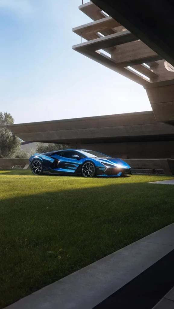 LAMBORGHINI REVUELTO OPERA UNICA 6 Motor16