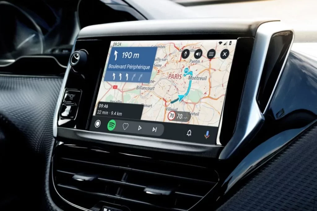 Navegador coche. Google Maps. Waze. TomTom.