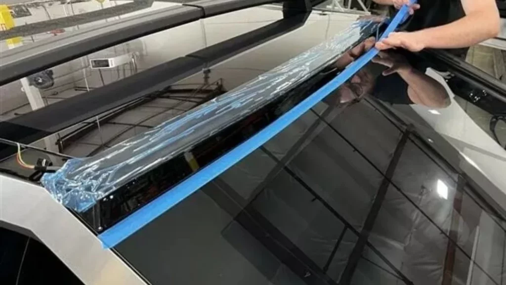 El último accesorio para el Cybertruck lo ofrece Tesla, pero ni es legal, ni te lo pueden instalar 1 Motor16 ¿Cómo es este nuevo accesorio para la Cybertruck?