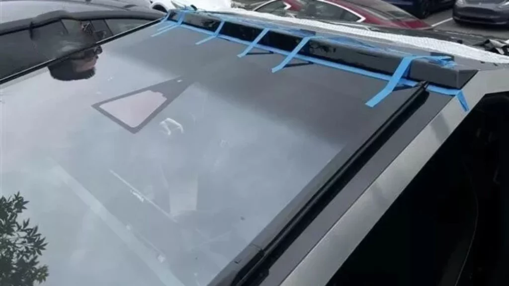 El último accesorio para el Cybertruck lo ofrece Tesla, pero ni es legal, ni te lo pueden instalar 2 Motor16 La forma en la que se protege Tesla de posibles consecuencias