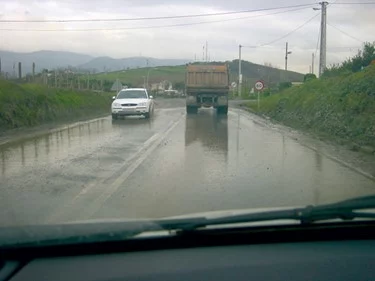 Carné de conducir: estas son las preguntas más falladas 5 Motor16 circulacion con lluvia Motor16