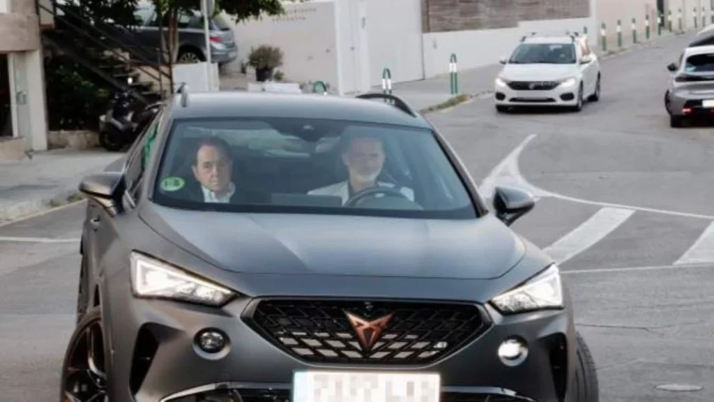 El coche catalán que utiliza el rey Felipe durante sus vacaciones 1 Motor16 El rey Felipe quería un modelo nacional