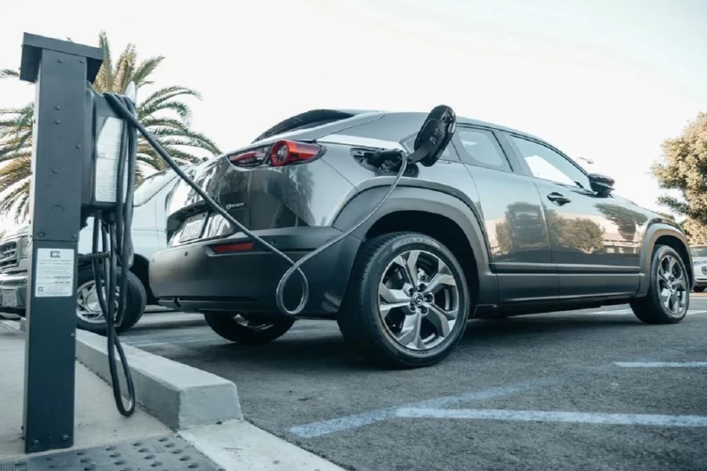 Siete de cada diez conductores hablan de oídas sobre el coche eléctrico 1 Motor16 Guía para elegir el coche de segunda mano eléctrico perfecto para ti