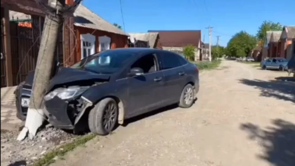 Si le tienes algo de cariño a tu coche, jamás le quites el móvil a tu hijo de 10 años 1 Motor16 Consecuencias y responsabilidades