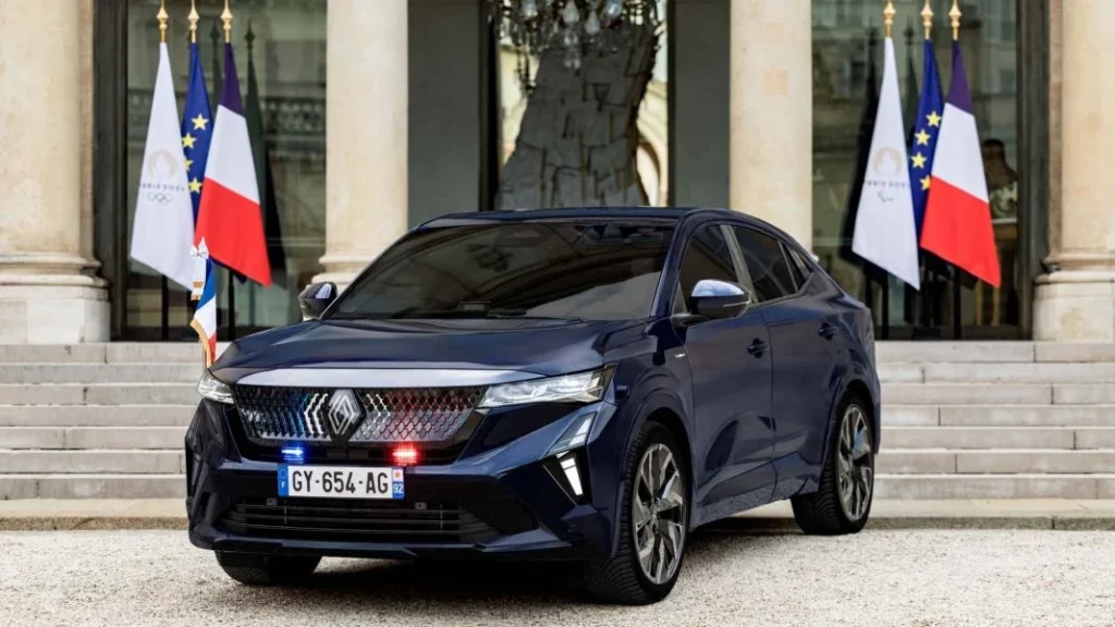 Francia presenta el nuevo coche del presidente y se puede conseguir por 40 mil euros 1 Motor16 Renault y la presidencia de Francia: una relación antigua