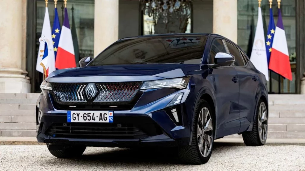 Francia presenta el nuevo coche del presidente y se puede conseguir por 40 mil euros 2 Motor16 ¿Qué características tiene este Renault Rafale?