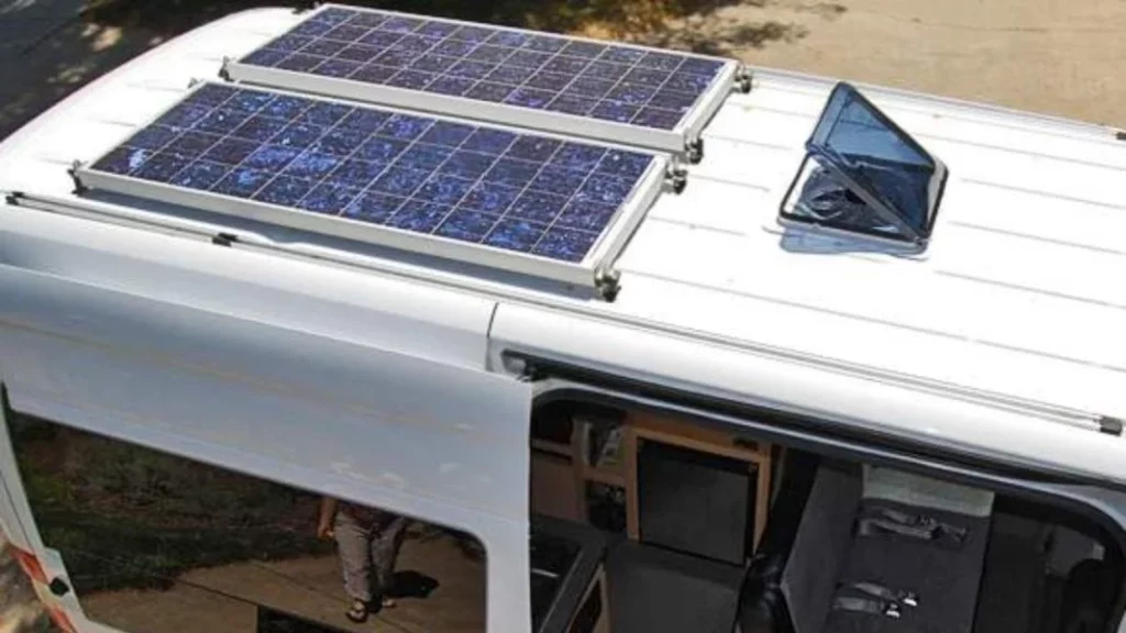Así tienes que legalizar una placa solar en tu caravana, autocaravana o furgoneta camperizada