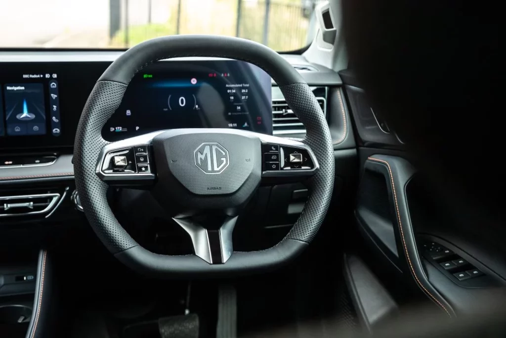 El nuevo MG HS, al detalle en fotos y vídeo 32 Motor16 mg hs 2025 53 Motor16