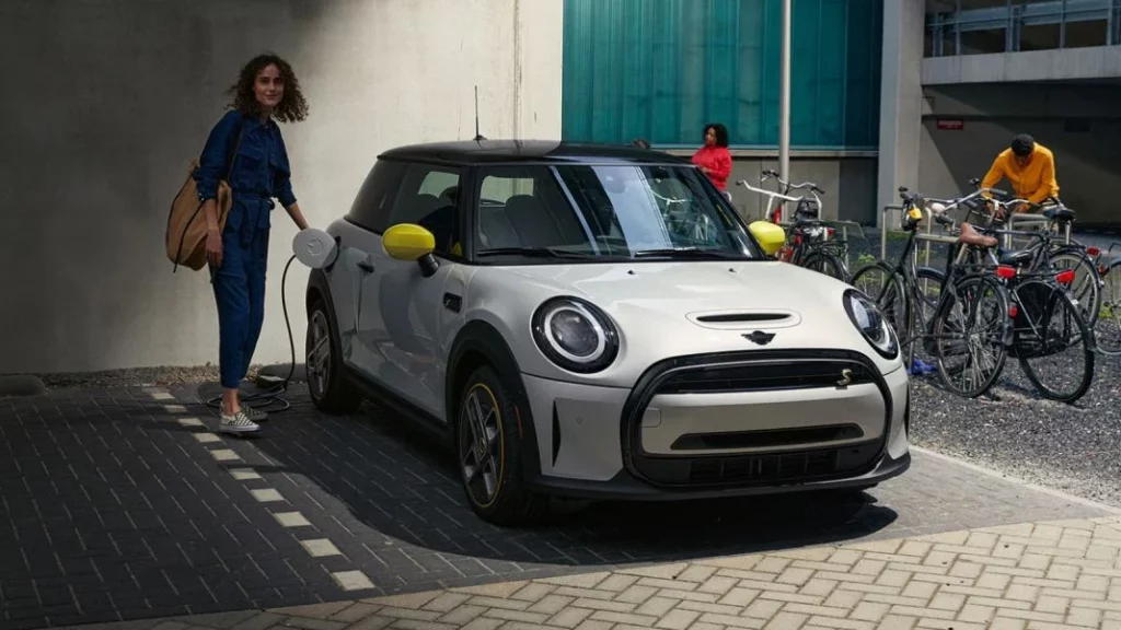 Mini Cooper retira más de 12 mil modelos que podían incendiarse solos en segundos 1 Motor16 El alcance del retiro y los vehículos involucrados