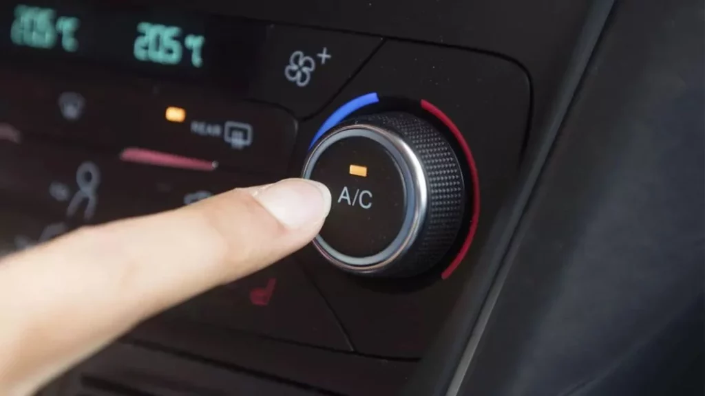 No abras las ventanas: el método más rápido y seguro para refrescar tu coche al sol en pleno verano 80 Motor16 No apagues el coche con el aire acondicionado prendido: estas son las consecuencias.