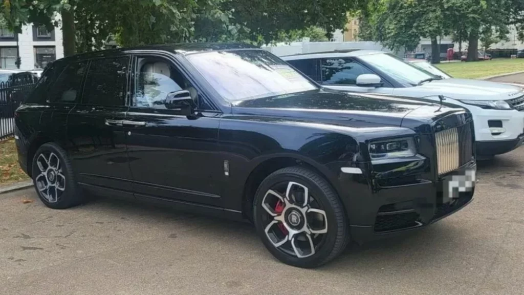 Cuando los vecinos del rey Carlos III de Inglaterra se quejan pasa esto: Más de 60 coches incautados entre Lamborghini, Ferrari, Rolls-Royce… 1 Motor16 ¿Cómo fue la operación que afectó a los vecinos del rey Carlos III?