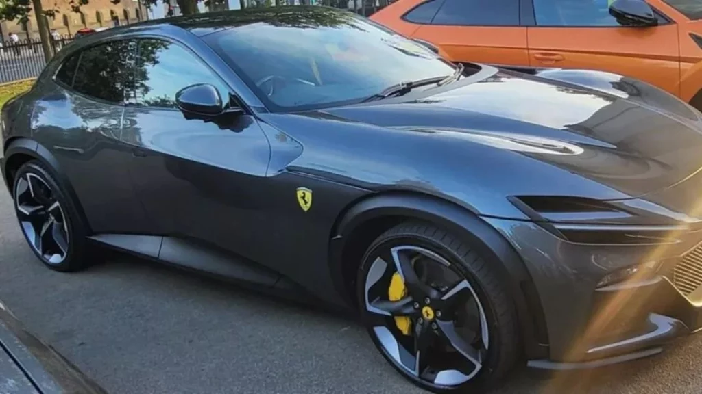Cuando los vecinos del rey Carlos III de Inglaterra se quejan pasa esto: Más de 60 coches incautados entre Lamborghini, Ferrari, Rolls-Royce… 2 Motor16 Hubo más que la incautación de vehículos