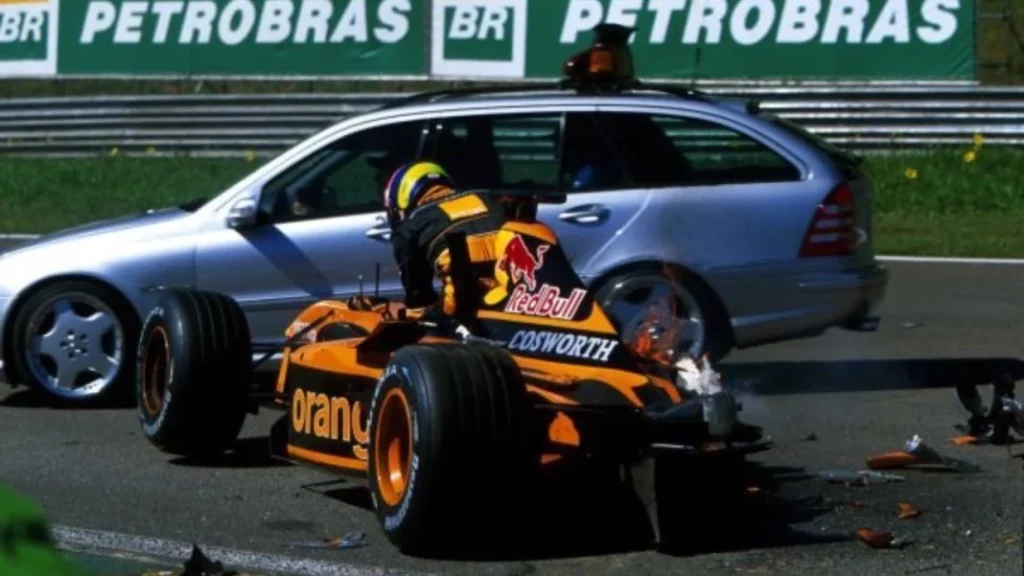 La historia se repite: problemas con los coches de seguridad