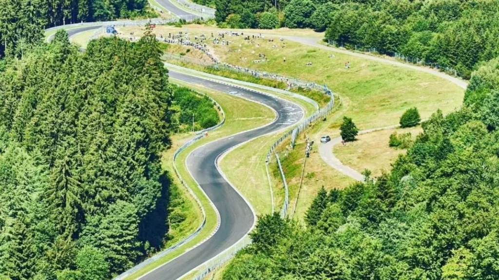 El truco que este piloto te da para arañar unos segundos en el circuito de Nürburgring 1 Motor16 La importancia de conocer cada centímetro del Nürburgring
