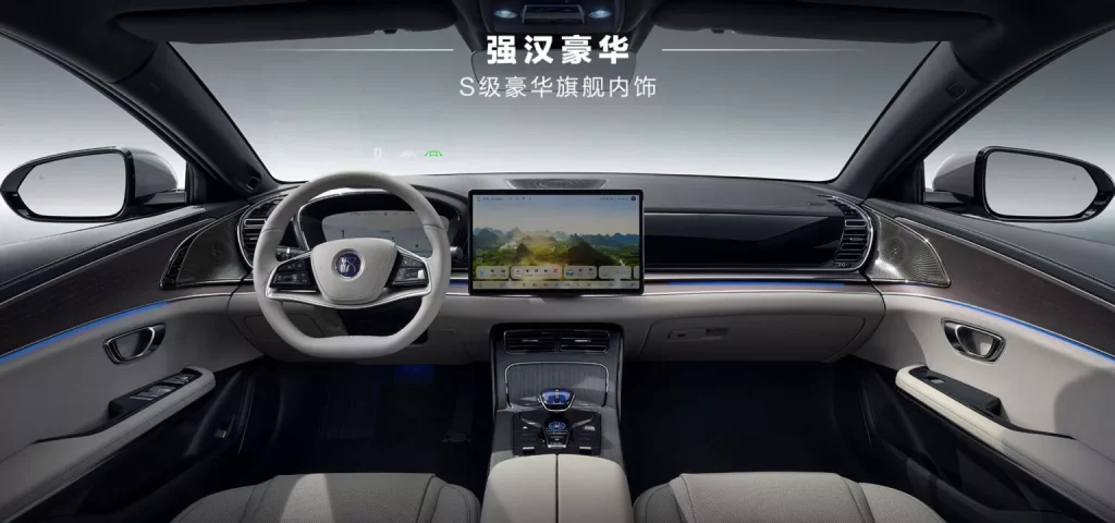 BYD Han: Eléctrico o PHEV desde 21.000 euros. Pero no te hagas ilusiones 2 Motor16 2024 BYD Han. China. Imagen salpicadero.