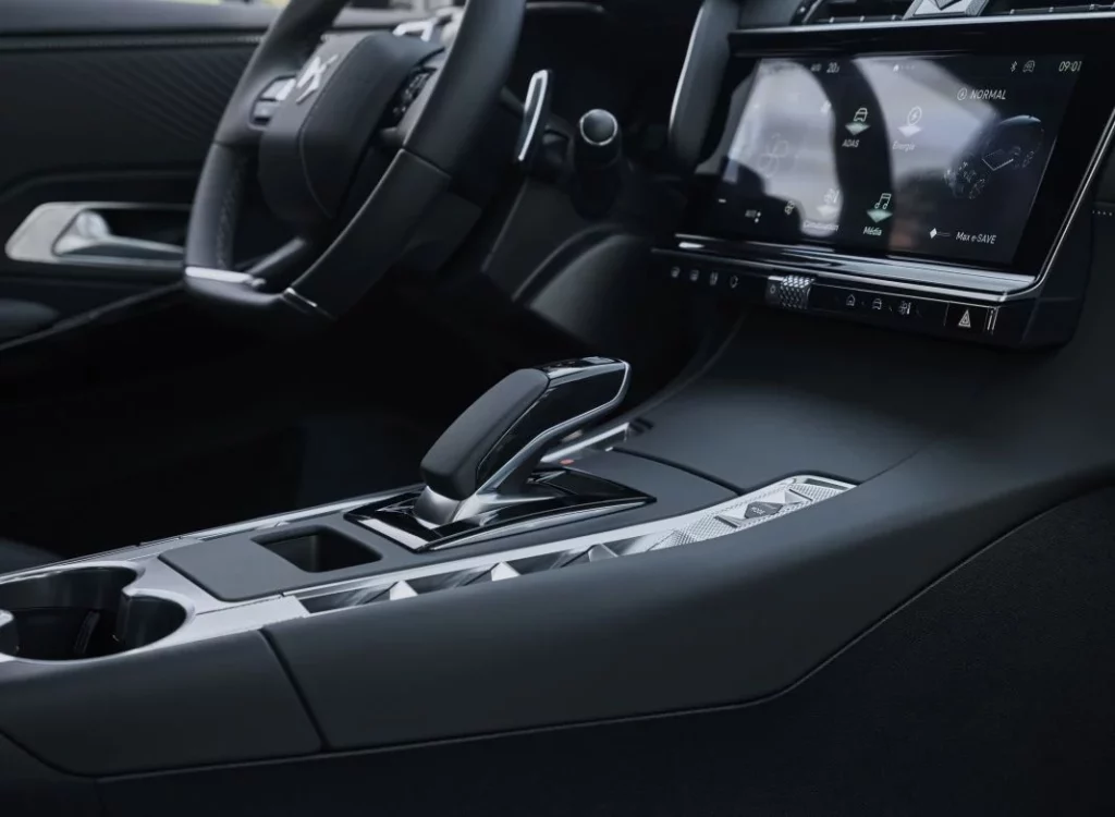 Pallas y Étoile: El DS 7 estrena dos ilustres niveles de acabado 19 Motor16 2024 DS 7 acabados Pallas Etoile 10 Motor16