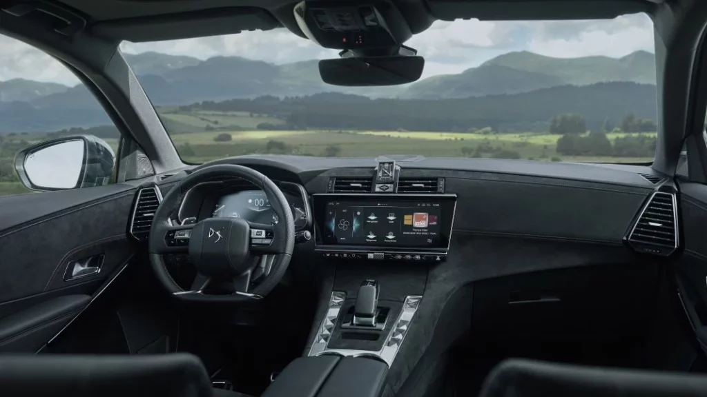 Pallas y Étoile: El DS 7 estrena dos ilustres niveles de acabado 2 Motor16 2024 DS 7 Pallas y Etoile. Imagen interior.
