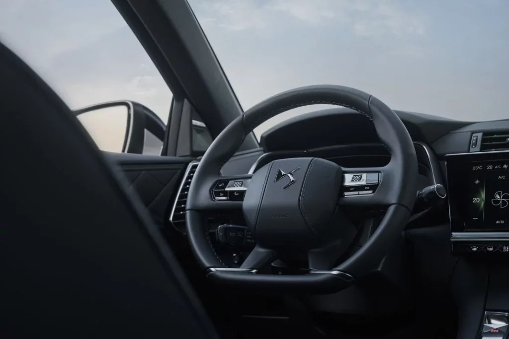 Pallas y Étoile: El DS 7 estrena dos ilustres niveles de acabado 17 Motor16 2024 DS 7 acabados Pallas Etoile 14 Motor16