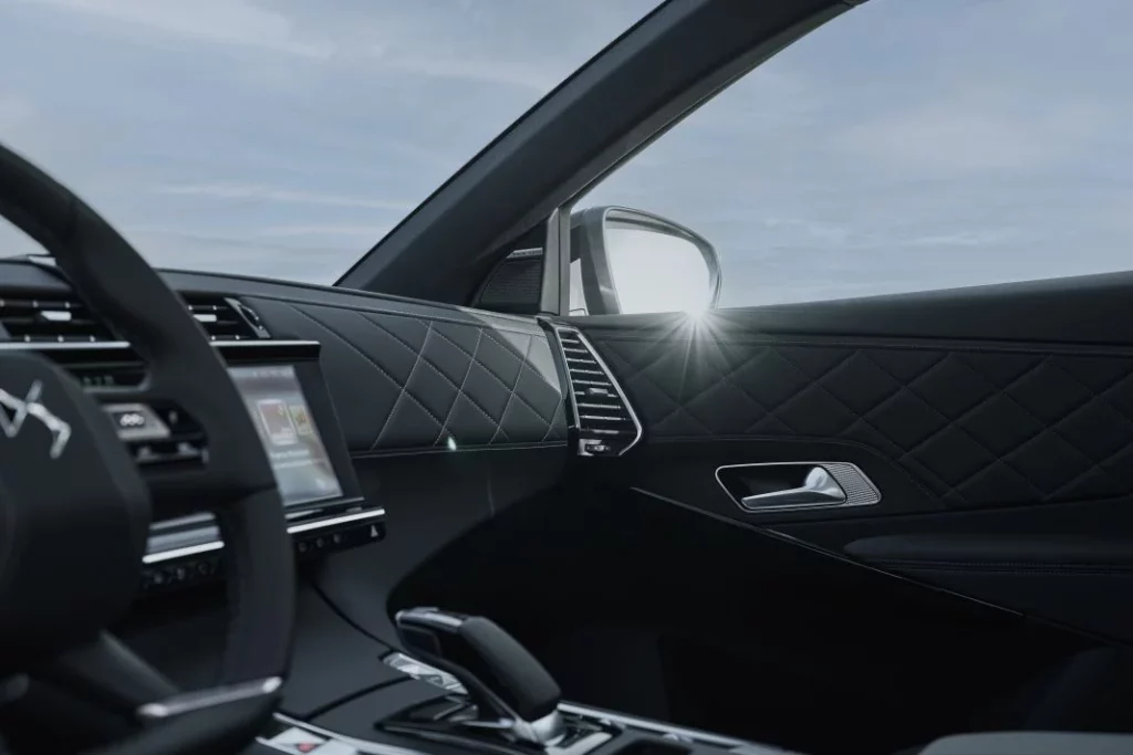 Pallas y Étoile: El DS 7 estrena dos ilustres niveles de acabado 4 Motor16 2024 DS 7 Pallas y Etoile. Imagen detalle.