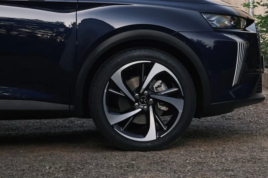 Pallas y Étoile: El DS 7 estrena dos ilustres niveles de acabado 15 Motor16 2024 DS 7 acabados Pallas Etoile 17 Motor16