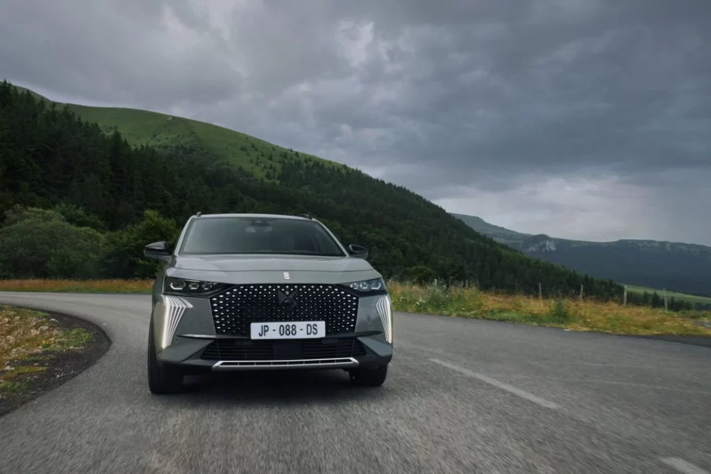 Pallas y Étoile: El DS 7 estrena dos ilustres niveles de acabado 9 Motor16 2024 DS 7 acabados Pallas Etoile 6 Motor16