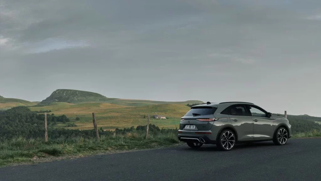 Pallas y Étoile: El DS 7 estrena dos ilustres niveles de acabado 1 Motor16 2024 DS 7 Pallas y Etoile. Imagen estática.