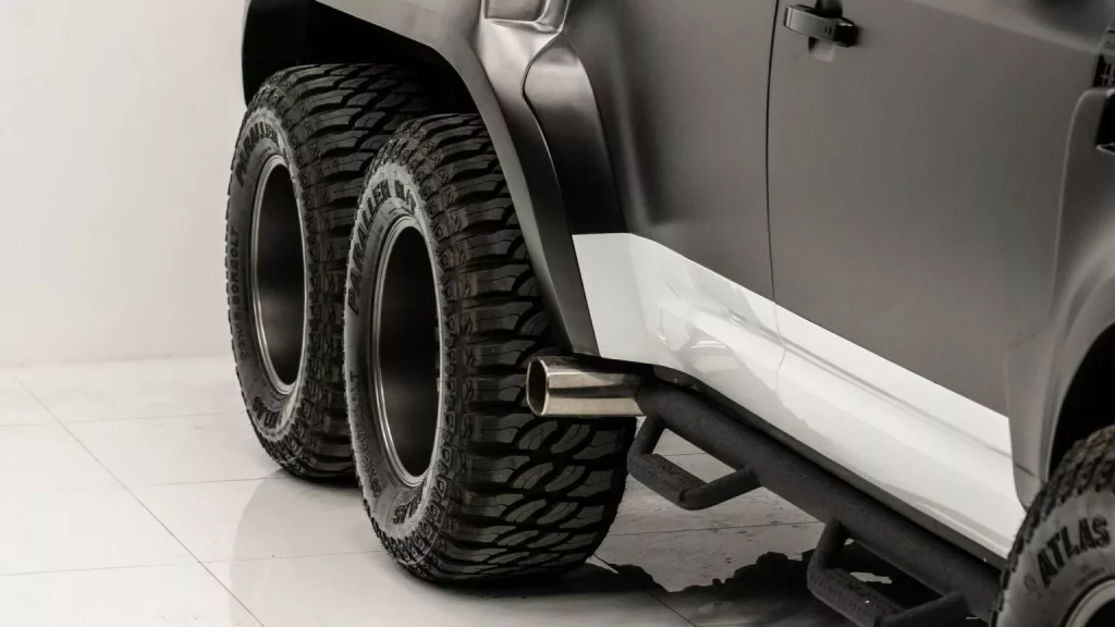 Este Land Rover Defender con seis ruedas da mucho miedo 20 Motor16 2024 Land Rover Defender 6x6 Apocalypse 16 Motor16