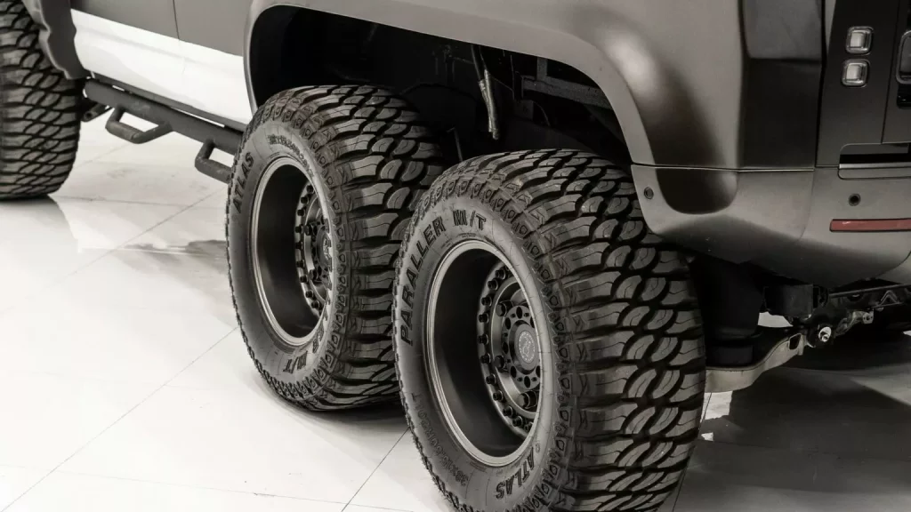 Este Land Rover Defender con seis ruedas da mucho miedo 22 Motor16 2024 Land Rover Defender 6x6 Apocalypse 20 Motor16