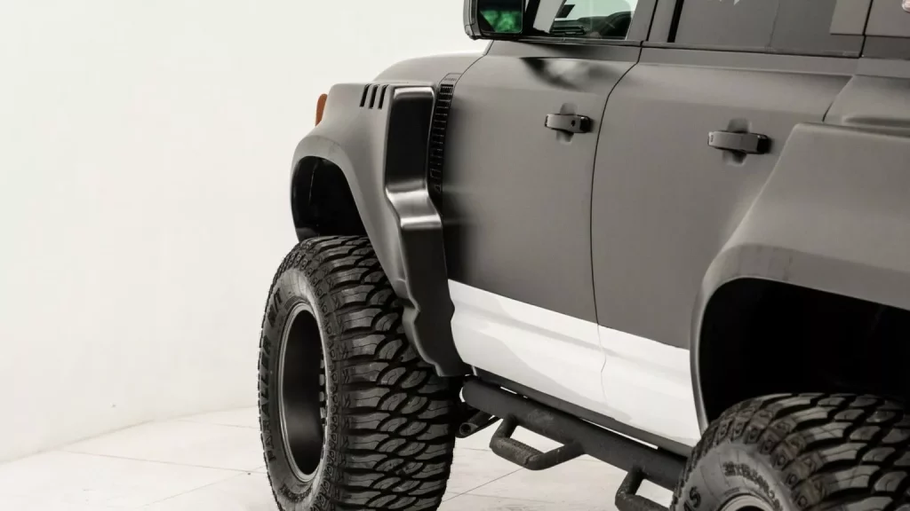 Este Land Rover Defender con seis ruedas da mucho miedo 17 Motor16 2024 Land Rover Defender 6x6 Apocalypse 21 Motor16