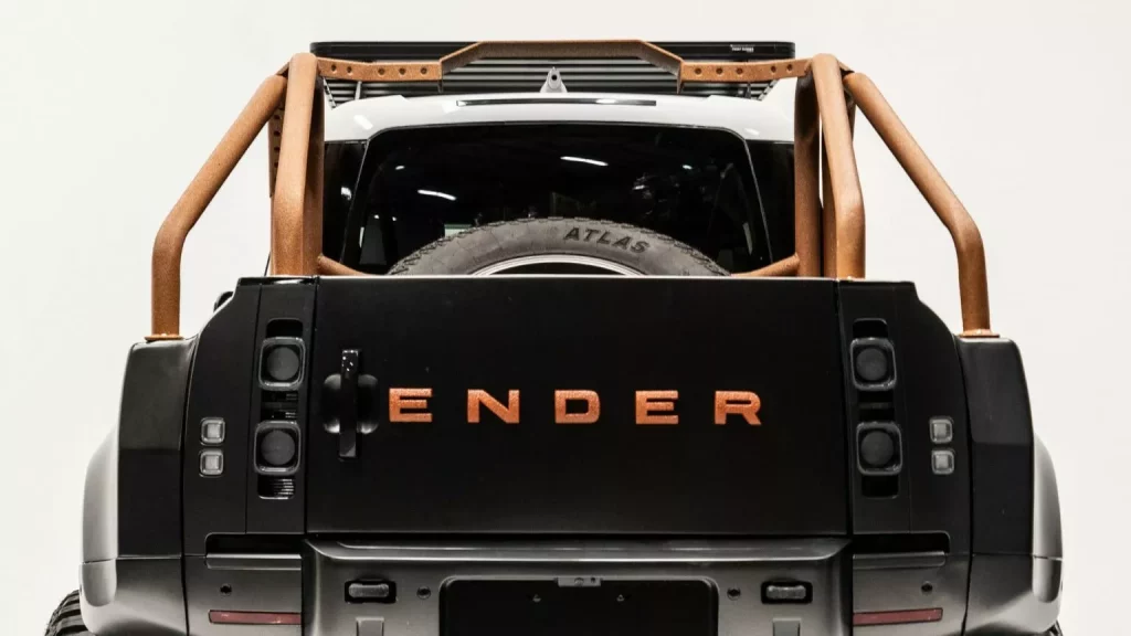 Este Land Rover Defender con seis ruedas da mucho miedo 28 Motor16 2024 Land Rover Defender 6x6 Apocalypse 25 Motor16