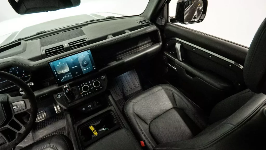 Este Land Rover Defender con seis ruedas da mucho miedo 38 Motor16 2024 Land Rover Defender 6x6 Apocalypse 36 Motor16