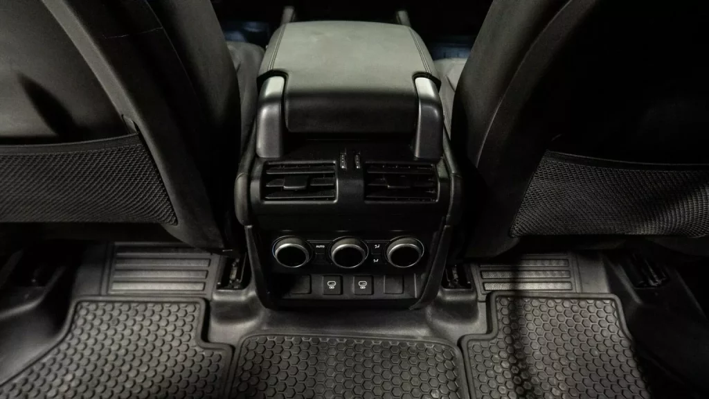 Este Land Rover Defender con seis ruedas da mucho miedo 42 Motor16 2024 Land Rover Defender 6x6 Apocalypse 41 Motor16