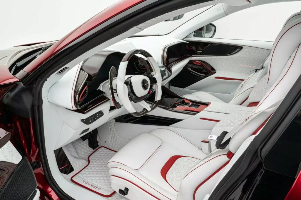 Pugnator: Cuando un Ferrari Purosangue pasa por las manos de Mansory 4 Motor16 2024 Ferrari Purosangue. Mansory Pugnator. Imagen interior.