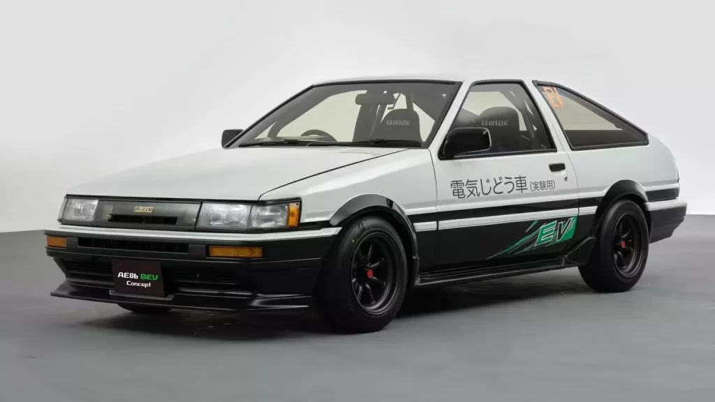 Los dos Toyota AE86 más exclusivos que podrás conducir... con un 'pero' 3 Motor16 2024 Toyota AE86. Tokio. Imagen estática.
