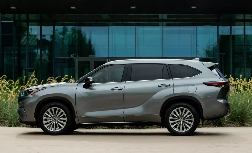 El Toyota Highlander se pone a tono para celebrar sus 25 primaveras 24 Motor16 2024 Toyota Highlander USA 20 Motor16