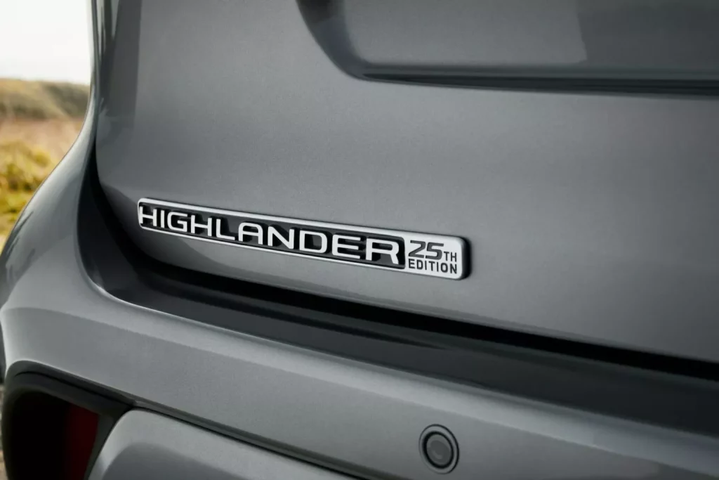 El Toyota Highlander se pone a tono para celebrar sus 25 primaveras 1 Motor16 2024 Toyota Highlander USA. Imagen logo.