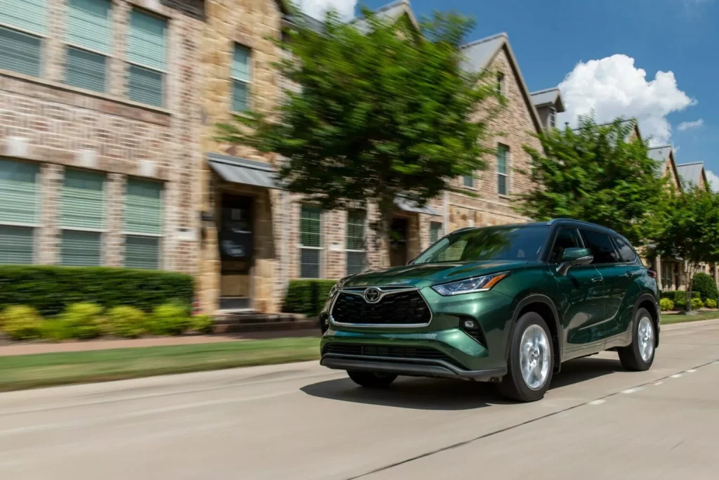 El Toyota Highlander se pone a tono para celebrar sus 25 primaveras 3 Motor16 2024 Toyota Highlander USA. Imagen movimiento.