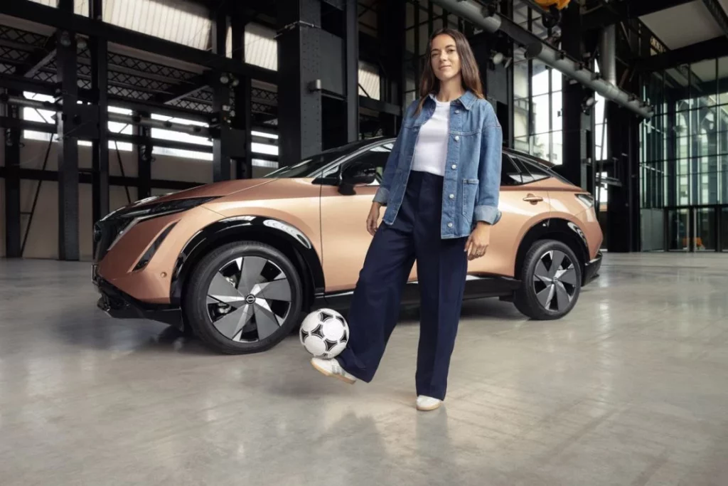 Aitana Bonmatí: la mejor futbolista del mundo y su nuevo coche 1 Motor16 Aitana Bonmati nueva embajadora de Nissan Motor16