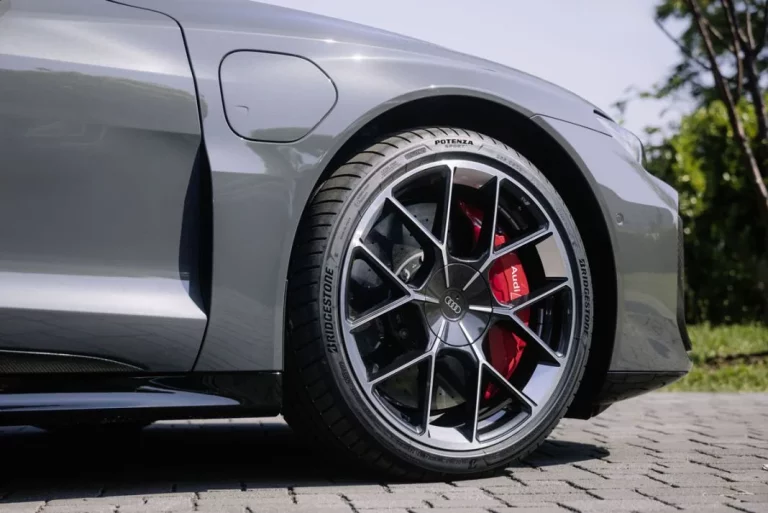 ¿Vas a cambiar los neumáticos de tu coche? Bridgestone te da 5 claves a tener en cuenta