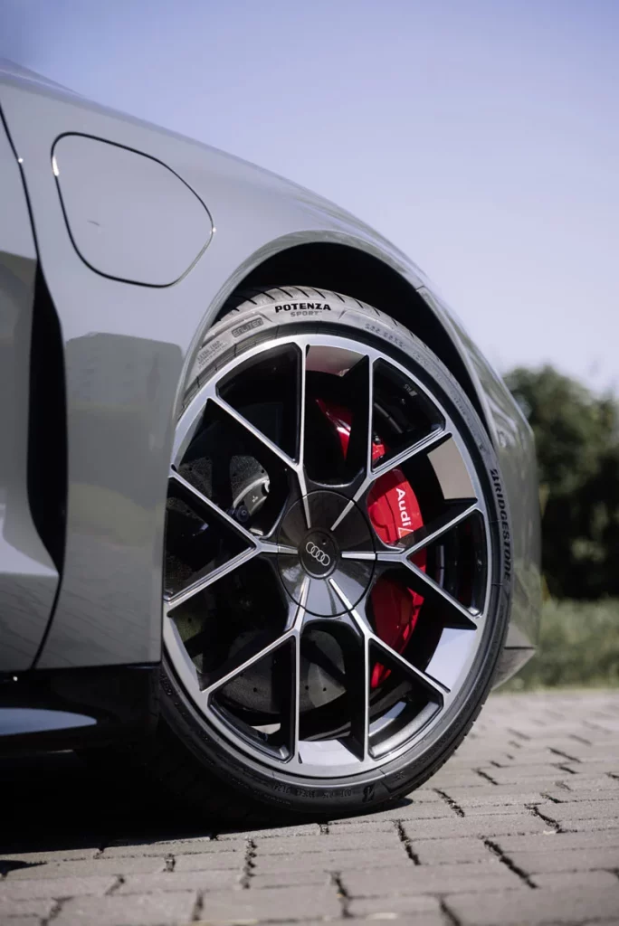 El especial neumático de Bridgestone para el Audi más potente de la historia 2 Motor16 BRIDGESTONE AUDI RS ETRON GT 2 Motor16