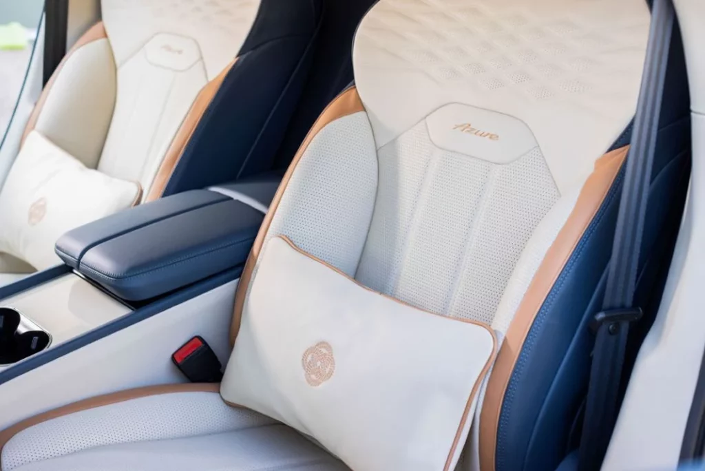 El encanto de la Riviera inunda el exclusivo Bentley Bentayga EWB Azure 14 Motor16 BentleyEWBRivieraCollection 10 Motor16