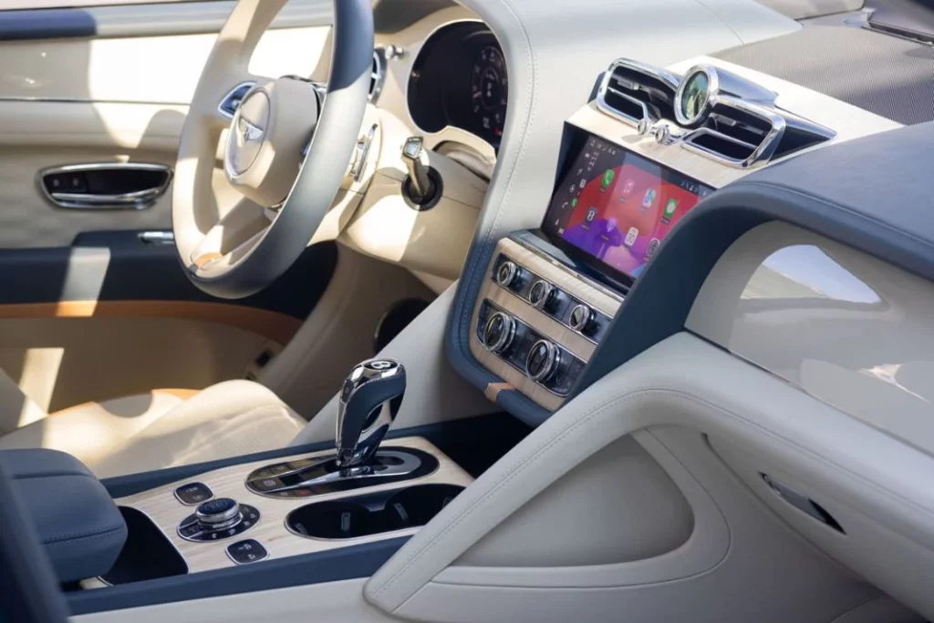 El encanto de la Riviera inunda el exclusivo Bentley Bentayga EWB Azure 3 Motor16 BentleyEWBRivieraCollection 11 Motor16