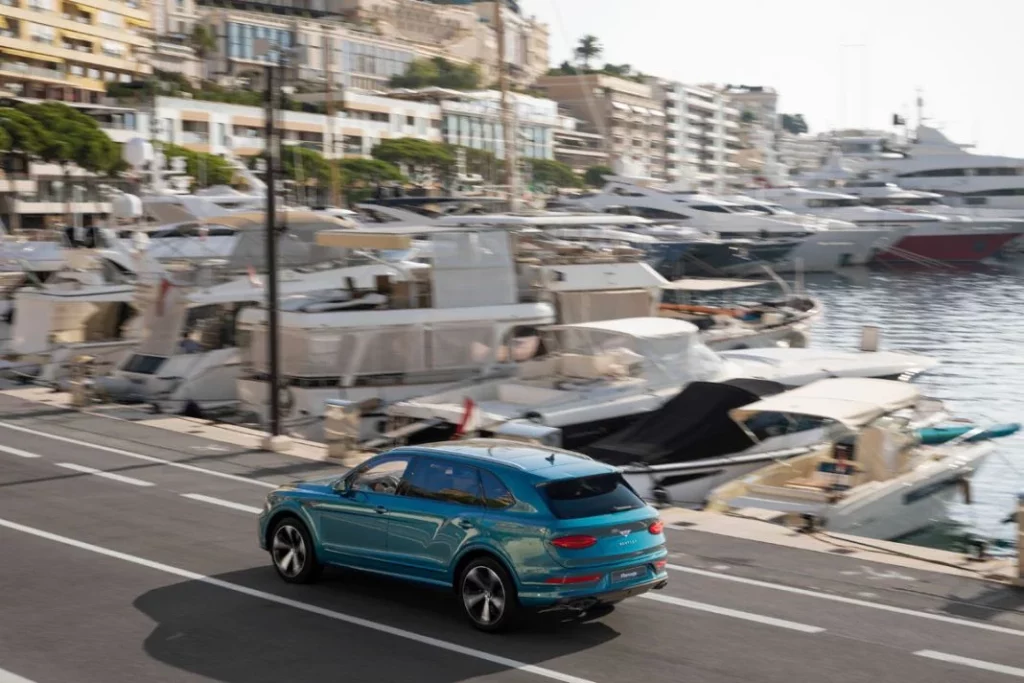 El encanto de la Riviera inunda el exclusivo Bentley Bentayga EWB Azure 6 Motor16 BentleyEWBRivieraCollection 2 copia Motor16