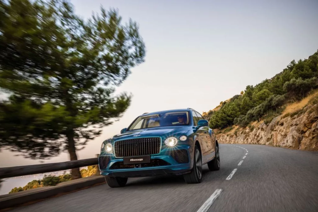 El encanto de la Riviera inunda el exclusivo Bentley Bentayga EWB Azure 1 Motor16 BentleyEWBRivieraCollection 5 copia Motor16