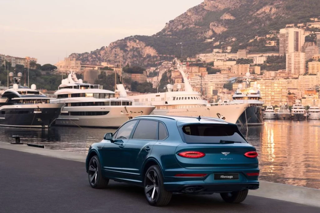 El encanto de la Riviera inunda el exclusivo Bentley Bentayga EWB Azure 4 Motor16 BentleyEWBRivieraCollection 8 copia Motor16