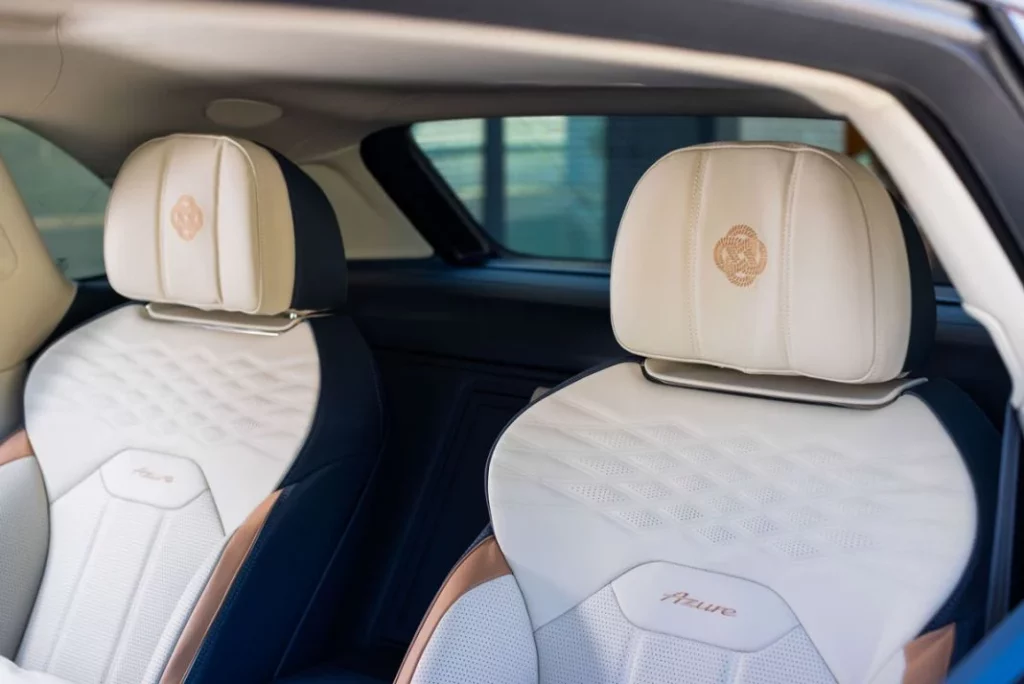 El encanto de la Riviera inunda el exclusivo Bentley Bentayga EWB Azure 13 Motor16 BentleyEWBRivieraCollection 9 Motor16