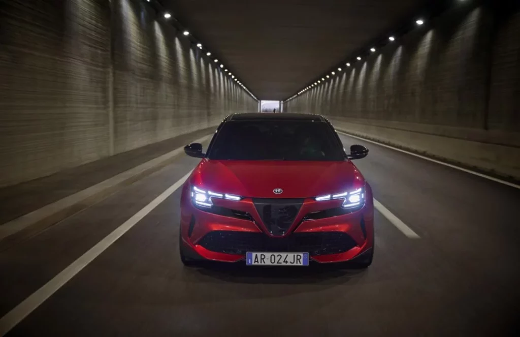 Berlin La casa de papel Alfa Romeo Junior anuncio3 Motor16