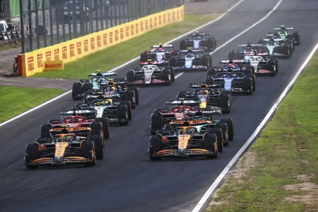 Ferrari y Leclerc, o cómo correr hacia el precipicio y pararse en el borde 1 Motor16 EuropaPress 6186323 04 norris lando gbr mclaren f1 team mcl38 81 piastri oscar aus mclaren f1 Motor16