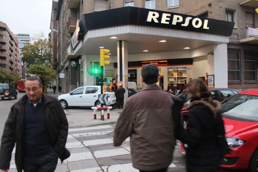 Gasolinera ciudad Repsol Motor16