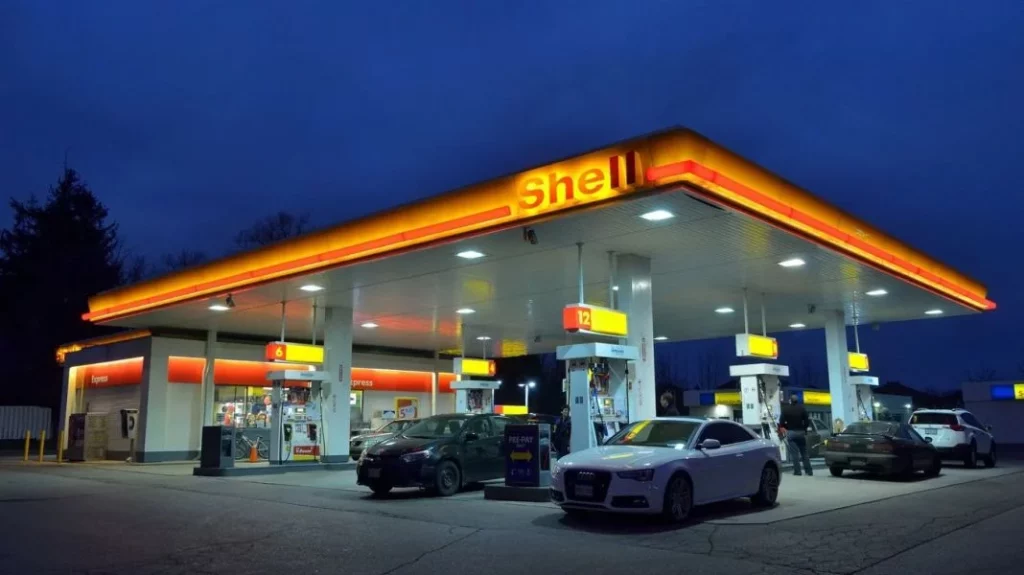 El RGC dispara a Repsol, Moeve, BP y Galp entre otras gasolineras y cambia su modelo de negocio: Así te va a afectar al bolsillo 3 Motor16 Gasolinera tarde Motor16